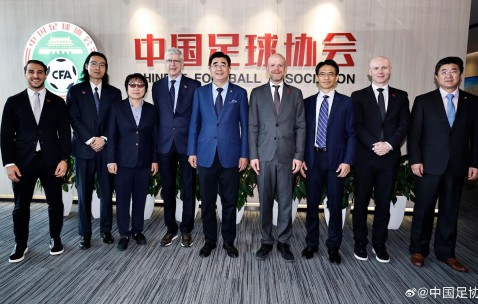 在线竞技-FIFA秘书长、温格一行到访中国足协，考察国家足球青训中心