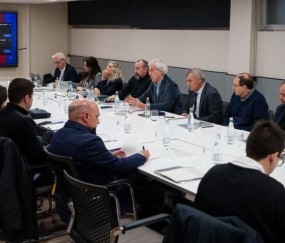 电竞对战-世体：今日巴萨主席正式候选人将出炉，或只有拉波尔塔与丰特